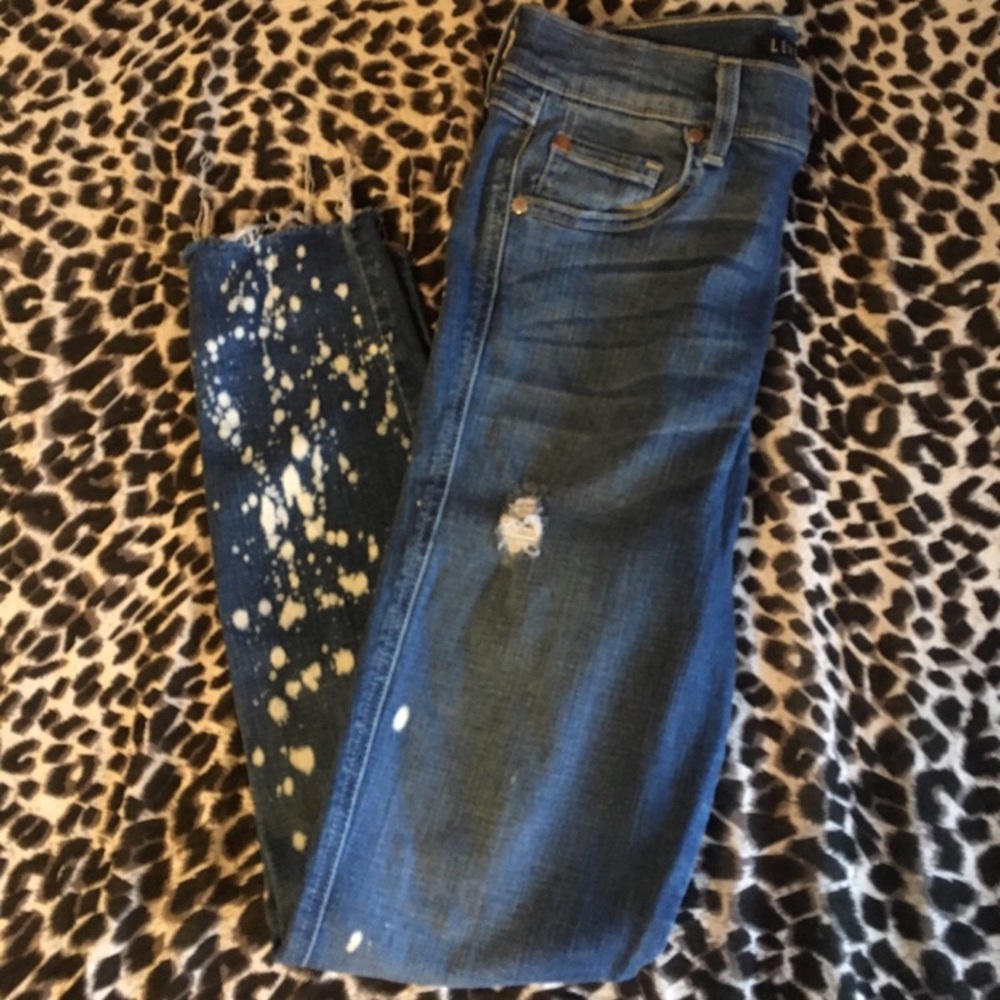 Distressed Jeans - Picture 2 of 5